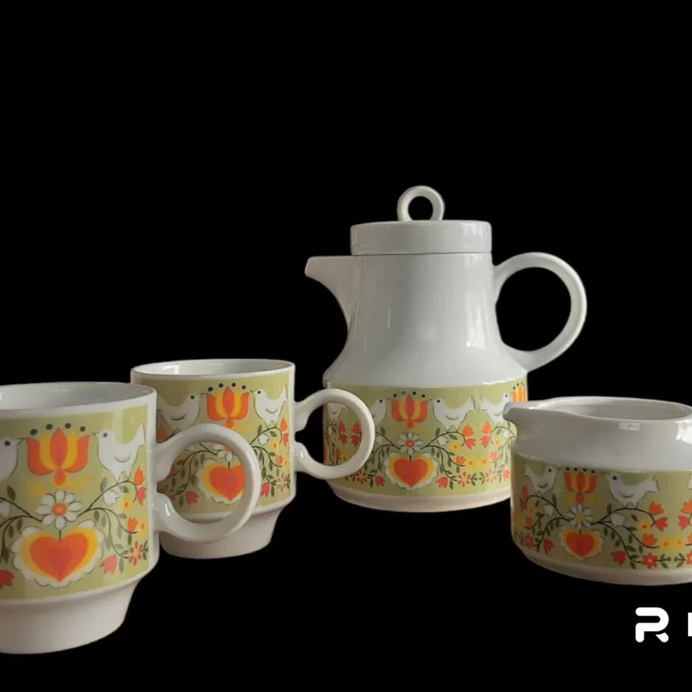Vtg. Capistrand Tea pot, Creamer, And 2 Mugs - Picture 1 of 7